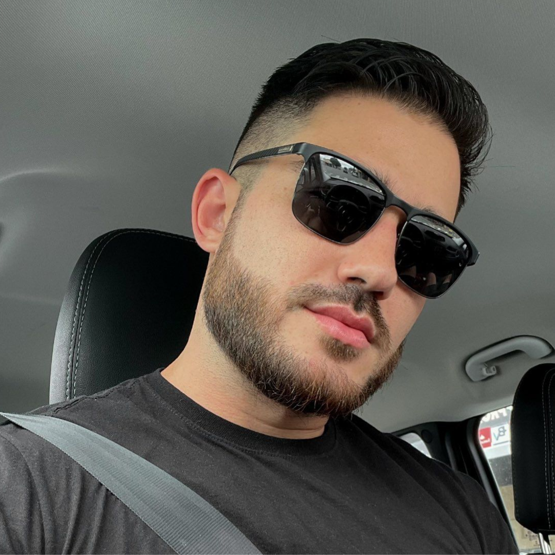 <strong>Carlos M.</strong>