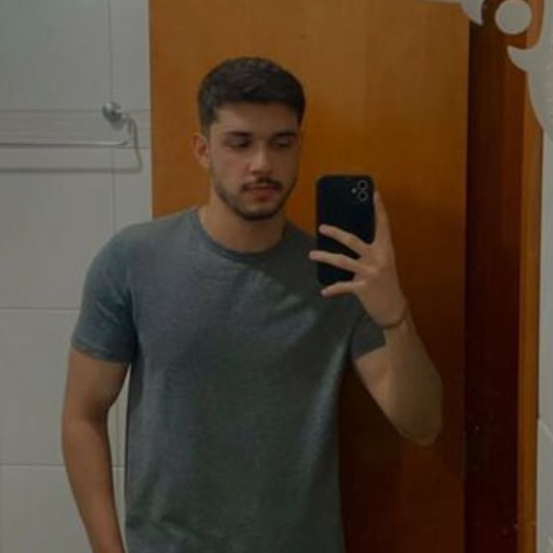 <strong>Miguel Á.</strong>